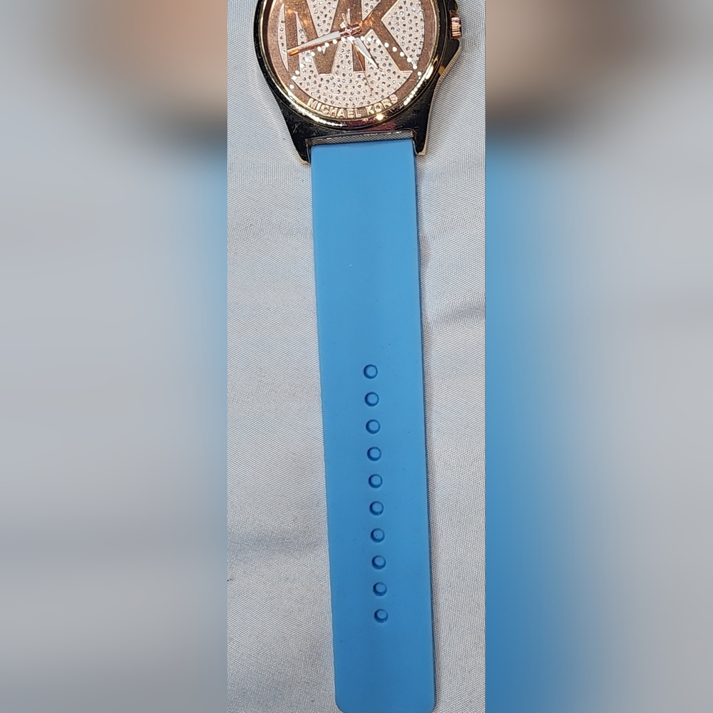 Michael Kors Women's Watch with a blue silicone strap, Rose gold-tone Face - Picture 9 of 9